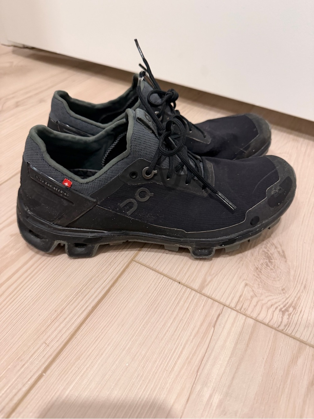On Running mission grip Women's Black Trail Sneakers